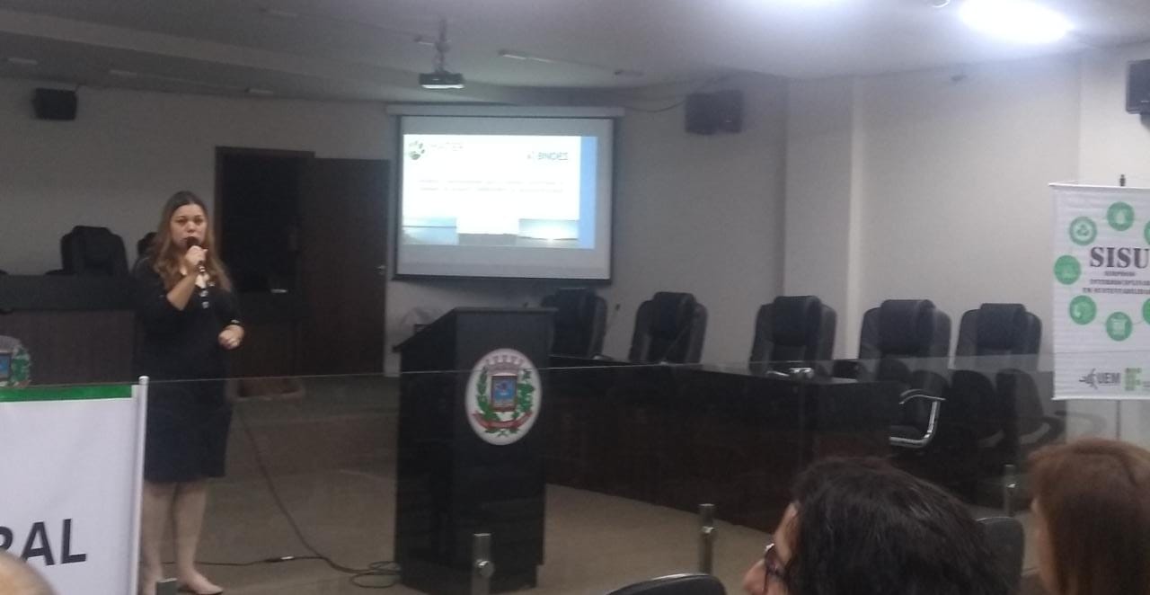 Ana Paula durante a palestra no I Sisu do IFPR e UEM.